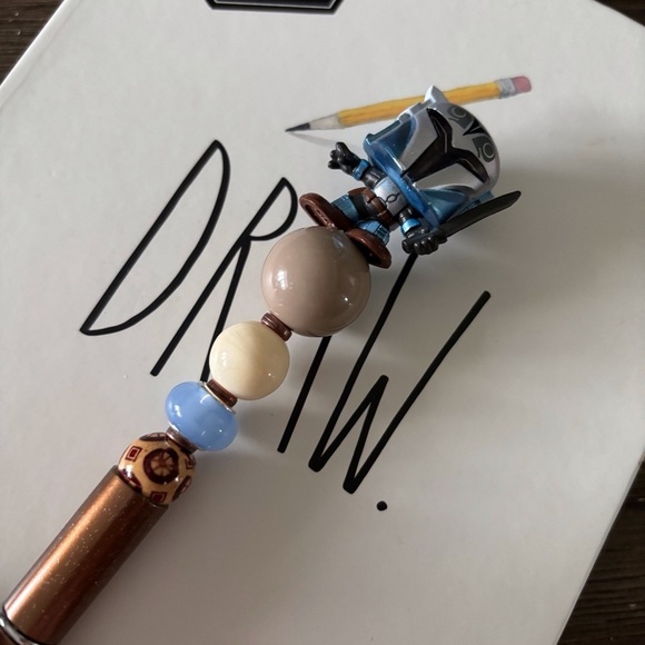 Disney Doorables: Star Wars: Bo-Katan Kryze handmade beaded pen - Picture 1 of 3